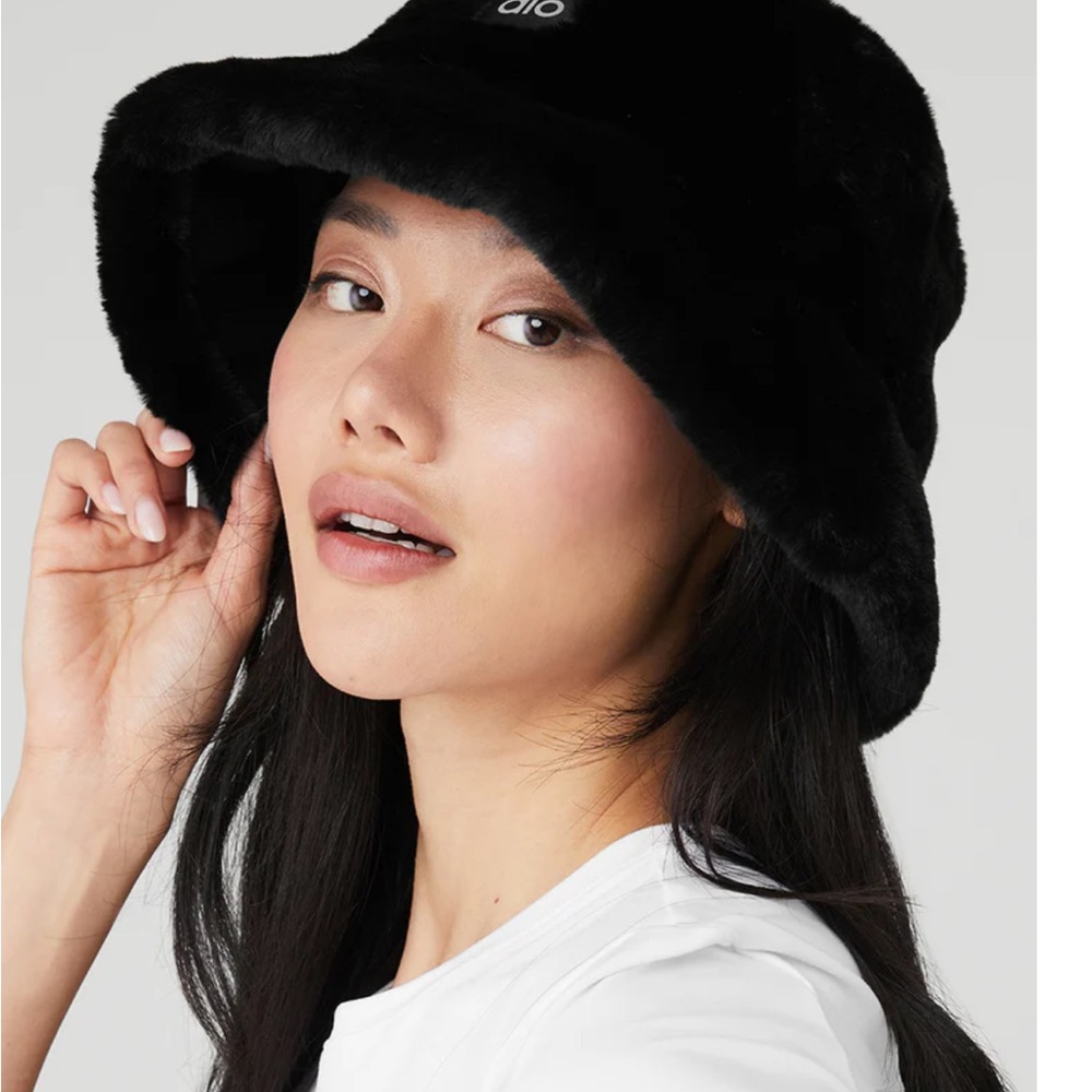 ALO Yoga Black Faux Fur Bucket Hat NWT